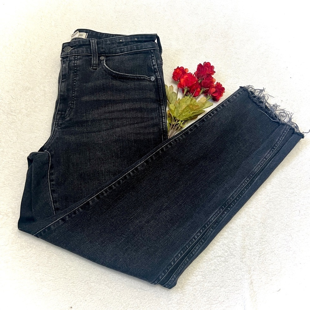 Madewell Charcoal Curvy Mid-Rise Stovepipe Straight Jean - Size 30 (measure 32")